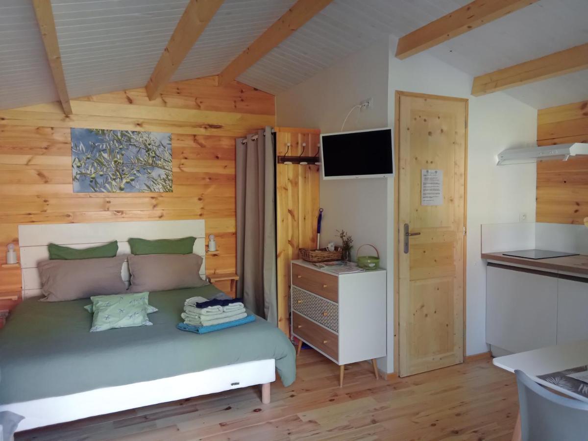 Chalet "Le Petit Olivier" Gites Appart 'Hotel L'Echappee Belle D'Aubenas Logement 2 Sur 3 المظهر الخارجي الصورة