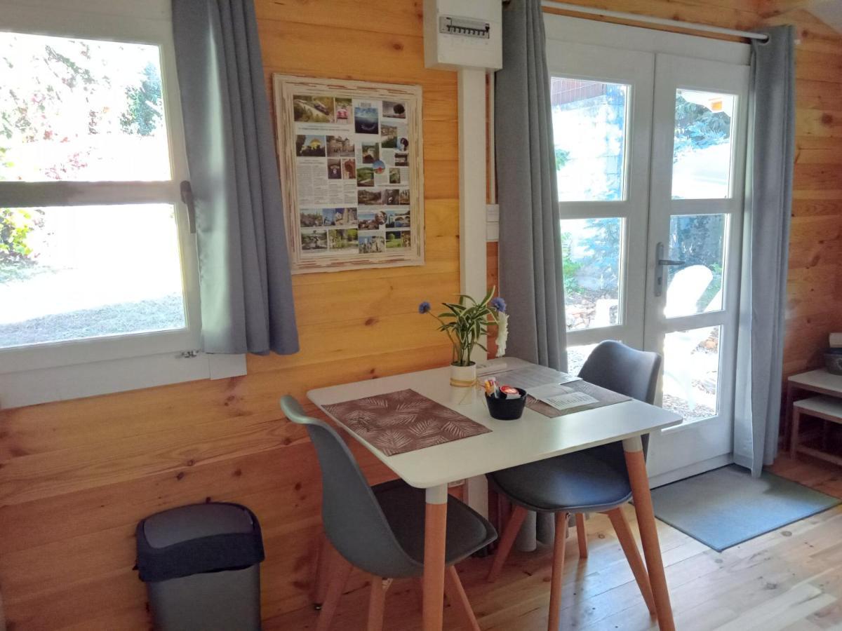 Chalet "Le Petit Olivier" Gites Appart 'Hotel L'Echappee Belle D'Aubenas Logement 2 Sur 3 المظهر الخارجي الصورة