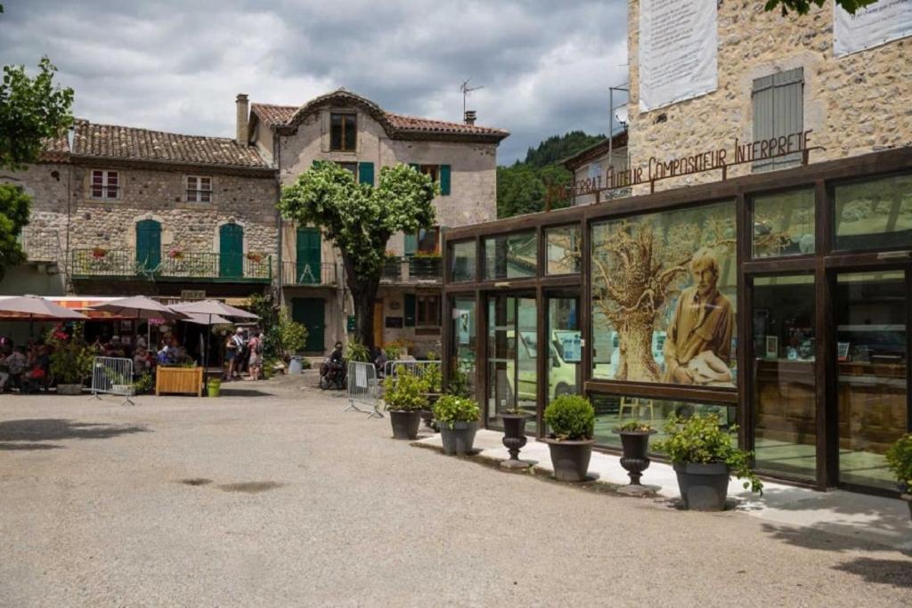 Chalet "Le Petit Olivier" Gites Appart 'Hotel L'Echappee Belle D'Aubenas Logement 2 Sur 3 المظهر الخارجي الصورة